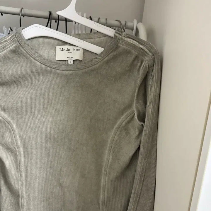 [BUNJANG] Matinkim Washed Top (Khaki) - Size S / 마뗑킴 슬리브 바인딩 워시드 탑 카키 s