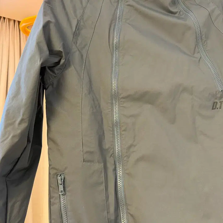 [BUNJANG] D.TT.K Windbreaker (Size L) / (1+1판매)D.TT.K 데토케이 바람막이 사이즈L 신품급