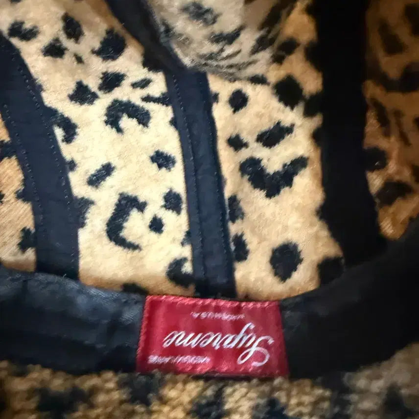 [BUNJANG] Supreme Leopard Earflap Ball Cap M/L / 슈프림 레오파드 이어플랩 볼캡 M/L