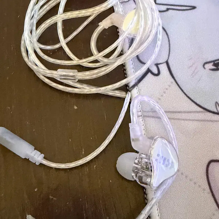 아일릿 인이어 망가진 인이어 앨범