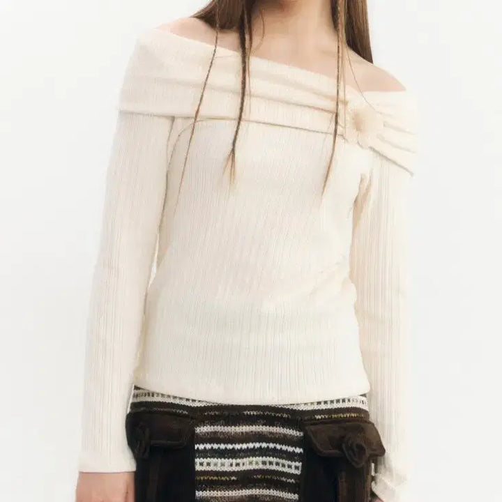 [BUNJANG] Jennie Over Willow Minky Off-shoulder T-shirt Ivory / 제니오버윌로우 밍키 오프숄더 티셔츠 아이보리