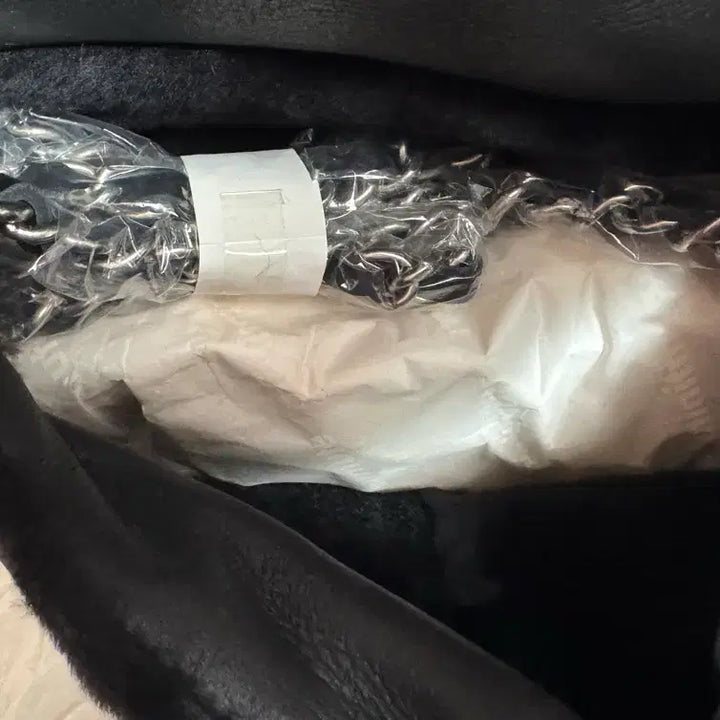 [BUNJANG] Minitmute Fable Chain Pebble Chain Bag - Black / 새상품/실사0) 미닛뮤트 fable chain 페블 체인백 무스탕 블랙