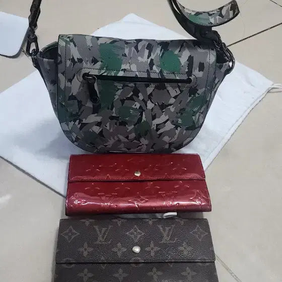 [BUNJANG] 마크제이콥스 카모 반달 크로스백/ 분크 버킷백 / 마크제이콥스 카모 반달 크로스백/ 분크 버킷백