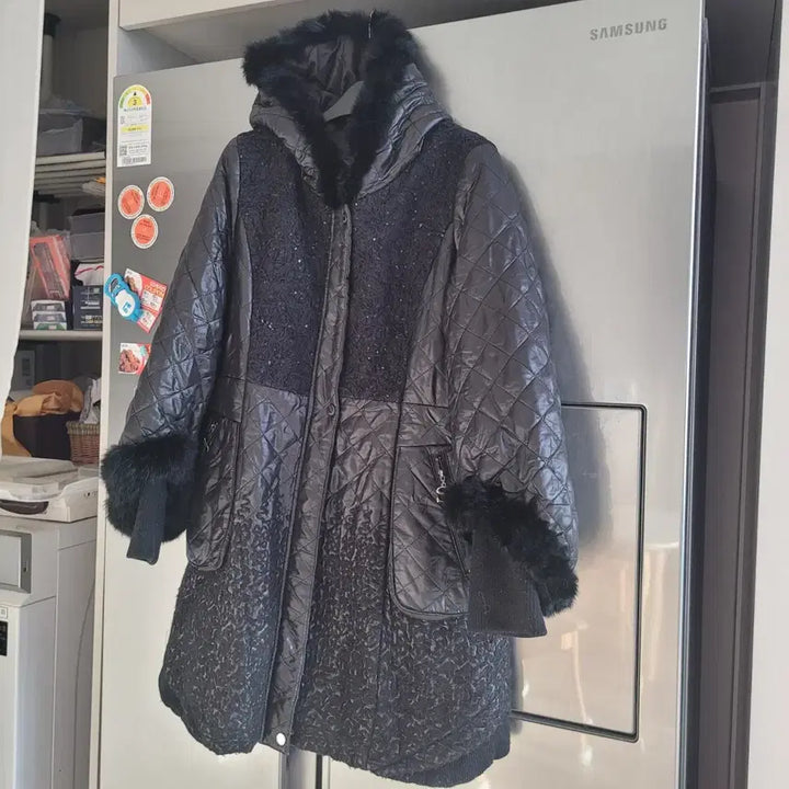 [BUNJANG] Sysmax Black Quilted Hooded Long Coat / 시스막스 렉스트리밍 블랙 퀼팅 후드 롱 코트