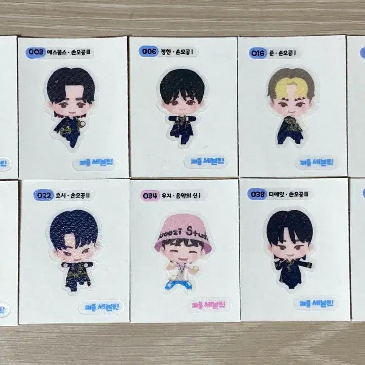 [BUNJANG] Character Bread Stickers / 캐릭터 빵 띠부띠부씰 판매