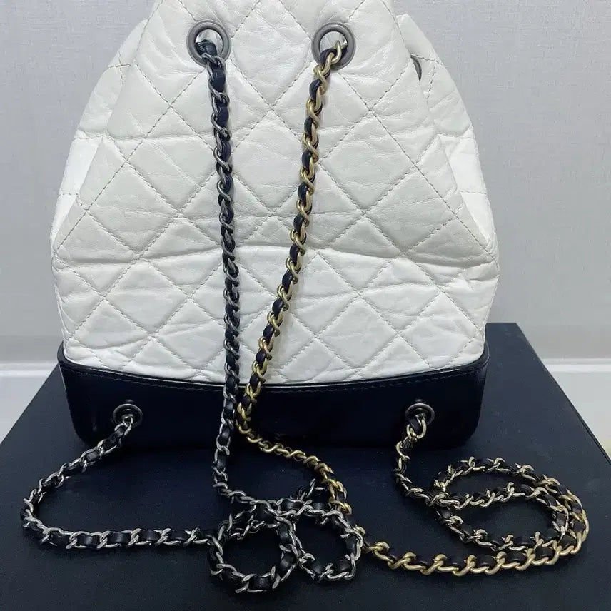 [BUNJANG] Gabrielle Small White Backpack / 샤넬 가브리엘 백팩 스몰 화이트 내장칩
