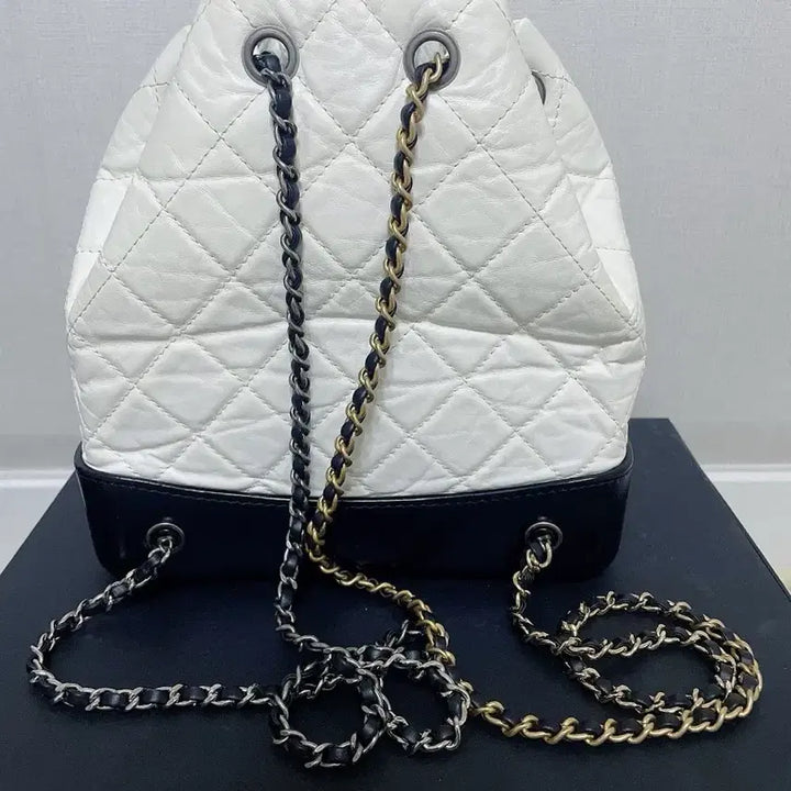 [BUNJANG] Gabrielle Small White Backpack / 샤넬 가브리엘 백팩 스몰 화이트 내장칩