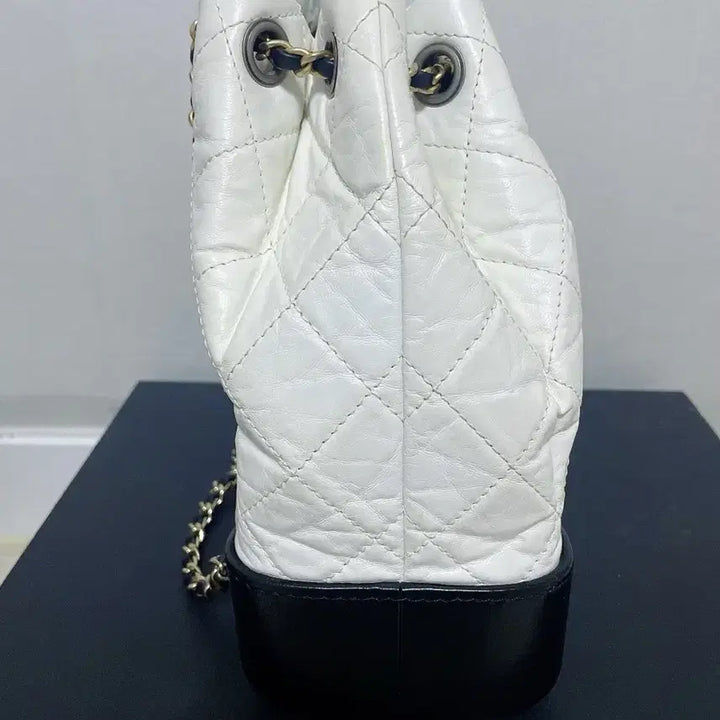 [BUNJANG] Gabrielle Small White Backpack / 샤넬 가브리엘 백팩 스몰 화이트 내장칩