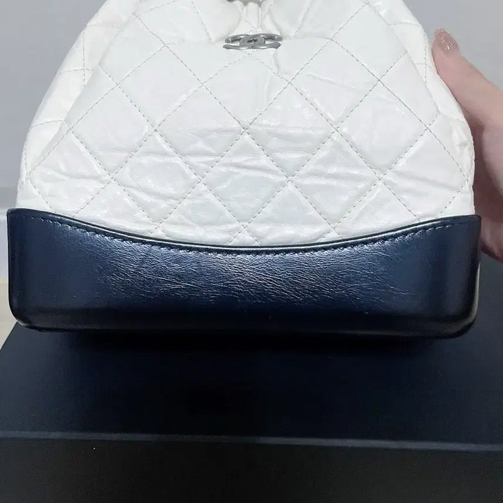 [BUNJANG] Gabrielle Small White Backpack / 샤넬 가브리엘 백팩 스몰 화이트 내장칩