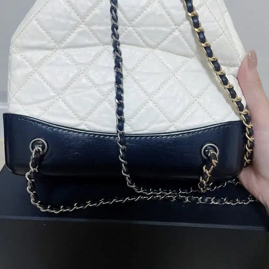 [BUNJANG] Gabrielle Small White Backpack / 샤넬 가브리엘 백팩 스몰 화이트 내장칩