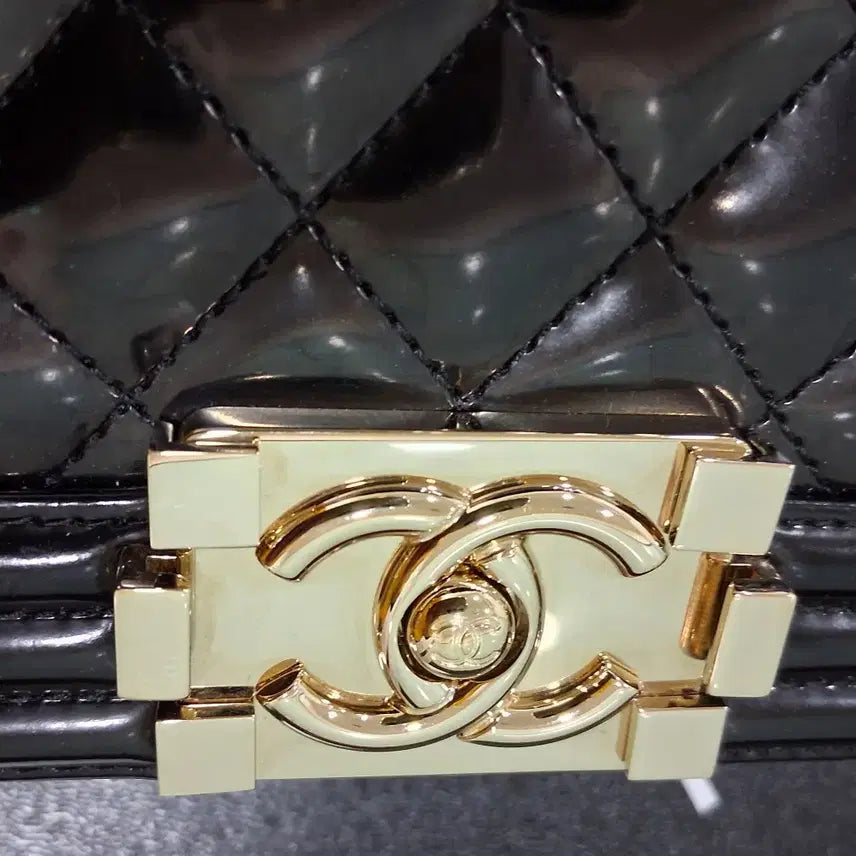 [BUNJANG] Chanel Boy Bag Large Black Patent Gold Hardware / 샤넬 보이백 라지 블랙 페이턴트 금장 22번대 한국명품감정원 감정완료