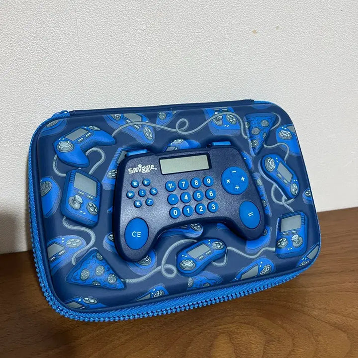 [BUNJANG] Smiggle Calculator Pencil Case / 스미글 계산기 필통 블루 게임기