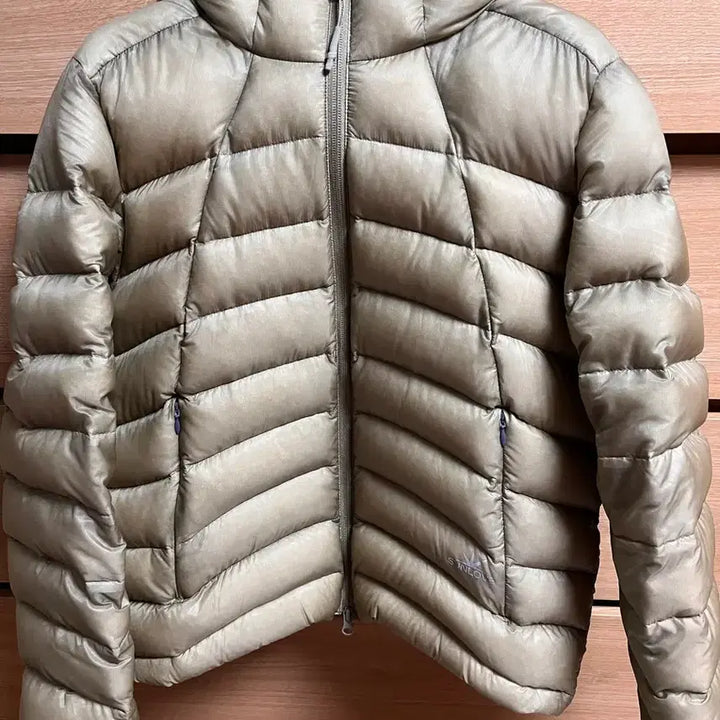 [BUNJANG] Sunlove Hooded Fly Light Down Padded Jacket / 썬러브 후디드 플라이 라이트 다운 패딩(스톤)