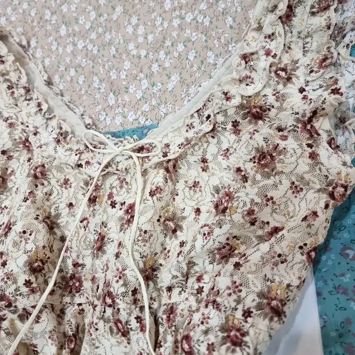 [BUNJANG] Liz Lisa Lace Flower Dress / Liz Lisa리즈리사고전 레이스 플라워원피스