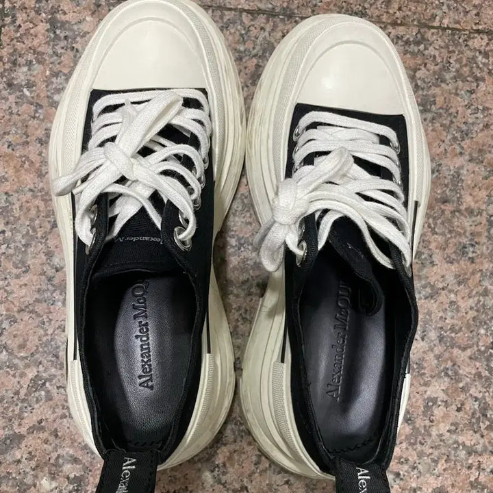 [BUNJANG] Alexander McQueen Tread Slick Sneakers 235 / 알렉산더맥퀸 트레드 슬릭 스니커즈 697072 W4MV2 1070