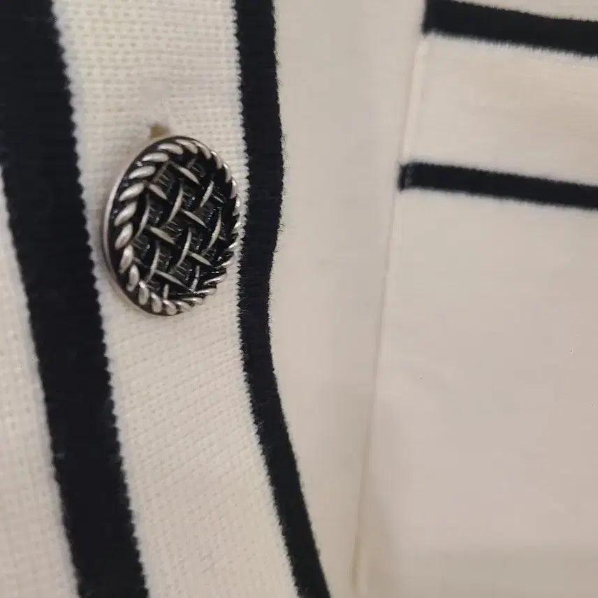 [BUNJANG] Demar Color Block Cardigan / 드마르 배색 가디건