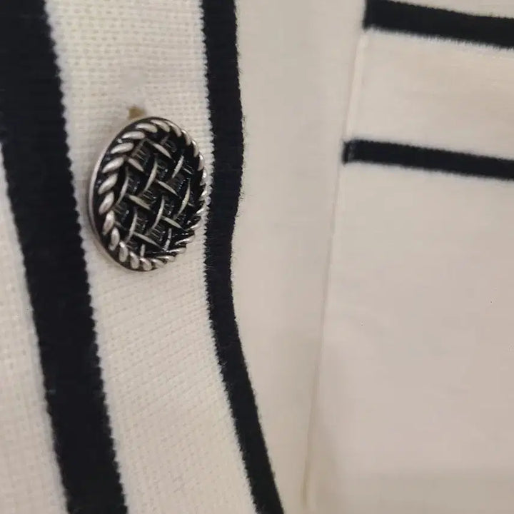 [BUNJANG] Demar Color Block Cardigan / 드마르 배색 가디건