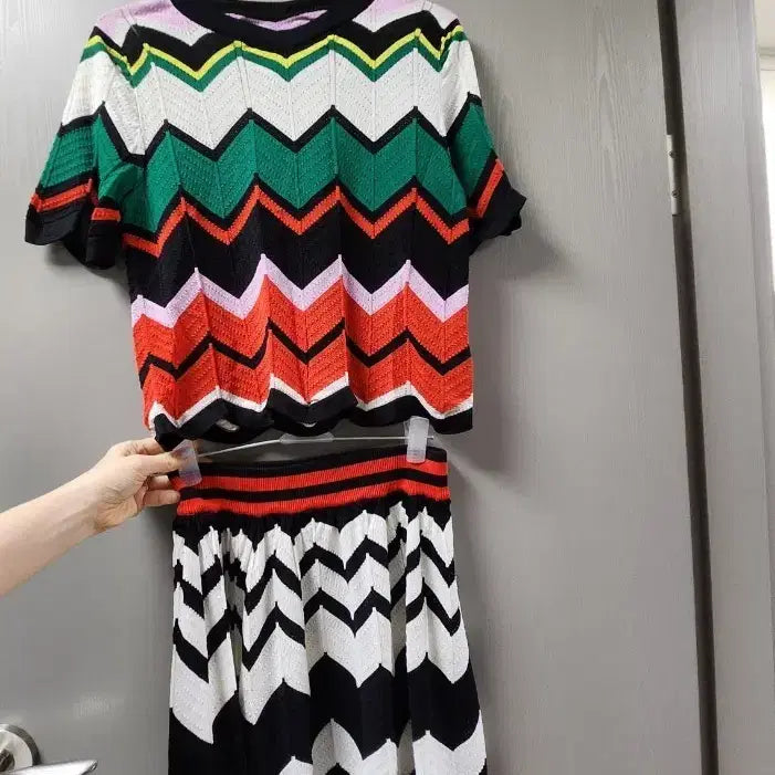 [BUNJANG] Colorful Zigzag Knit Two-Piece Set / 컬러풀 지그재그 니트 투피스 세트/M