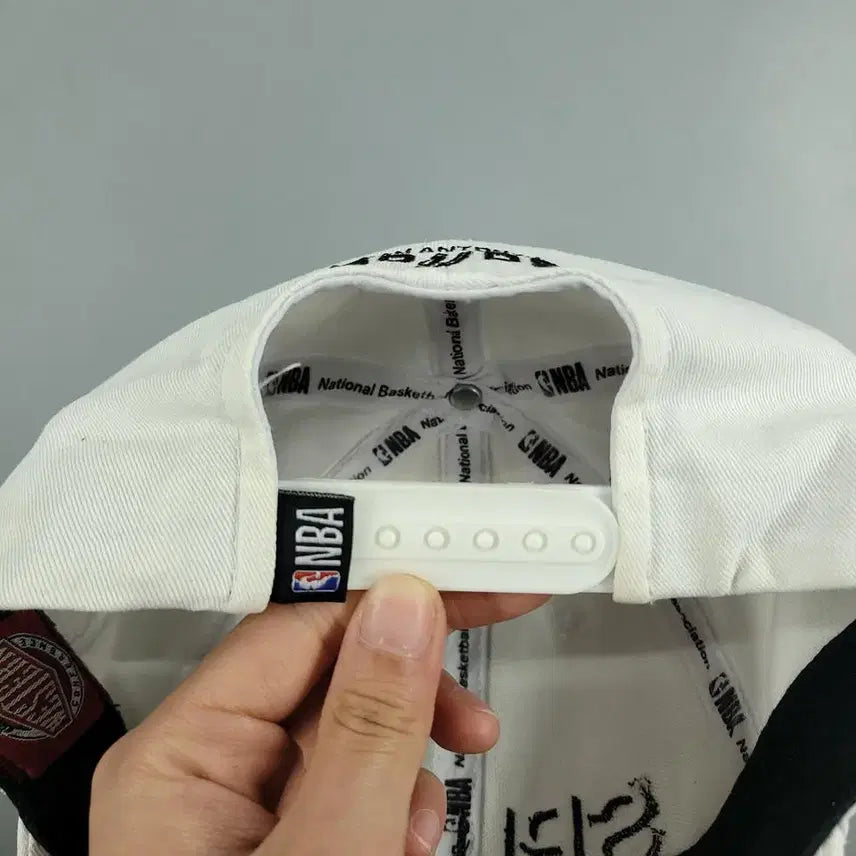 [BUNJANG] NBA San Antonio Spurs White Cotton Baseball Cap / NBA 엔비에이 화이트 톤톤 샌안토니오 스퍼스 로고 6패널 코튼 야구모자