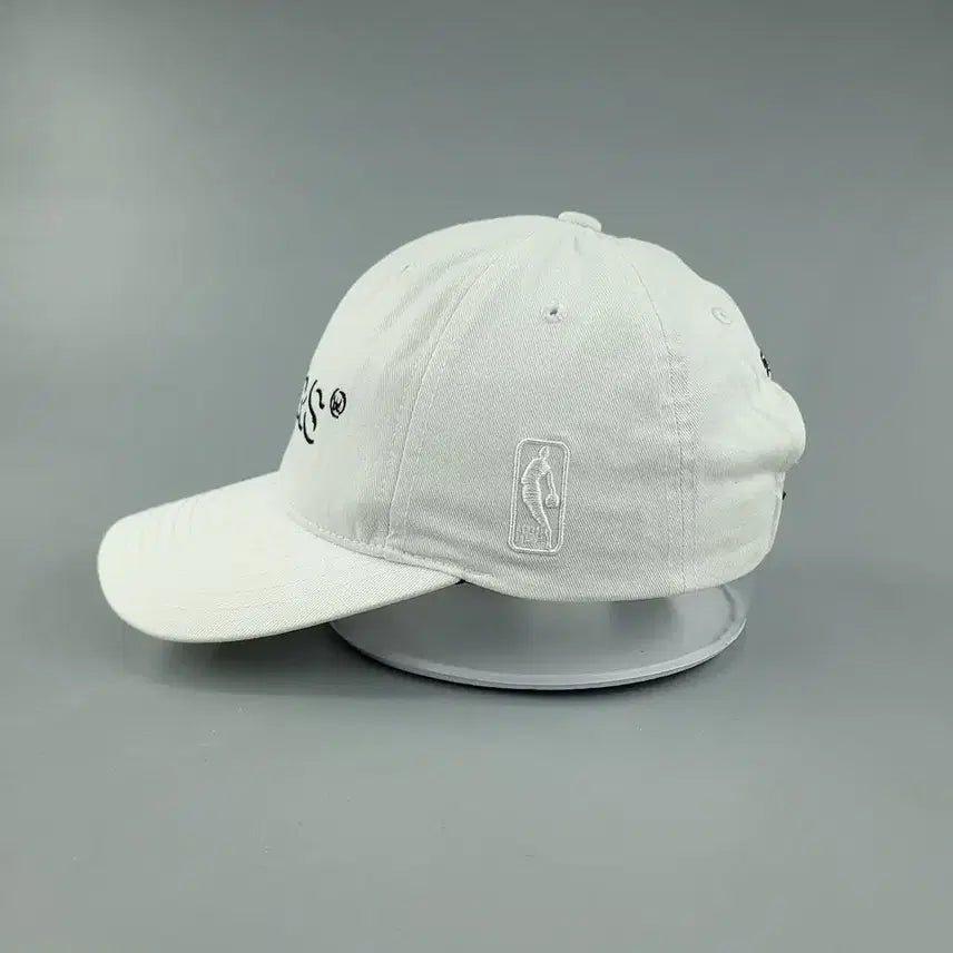 [BUNJANG] NBA San Antonio Spurs White Cotton Baseball Cap / NBA 엔비에이 화이트 톤톤 샌안토니오 스퍼스 로고 6패널 코튼 야구모자