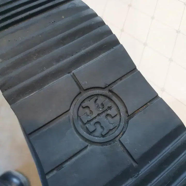 [BUNJANG] Tory Burch Fur Boots / 토리버치  털부츠250