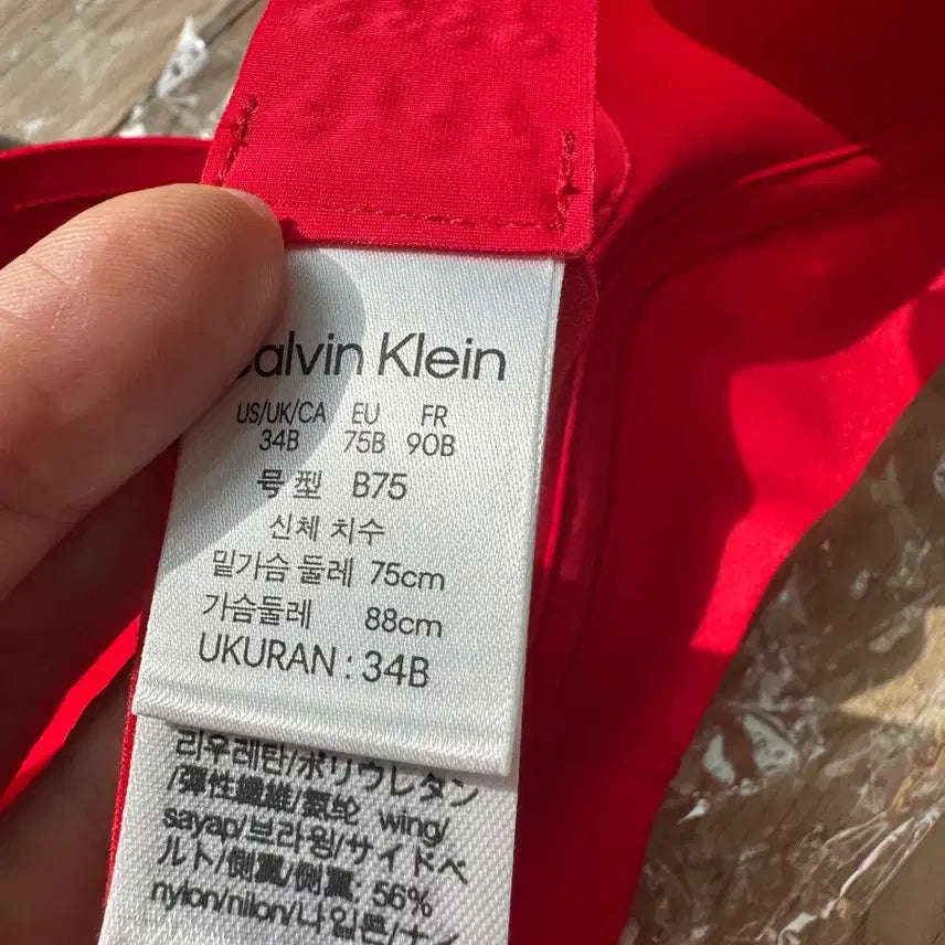[BUNJANG] Calvin Klein Invisible Bra 34B Red / 캘빈클라인 인비저블 브라 34B 레드