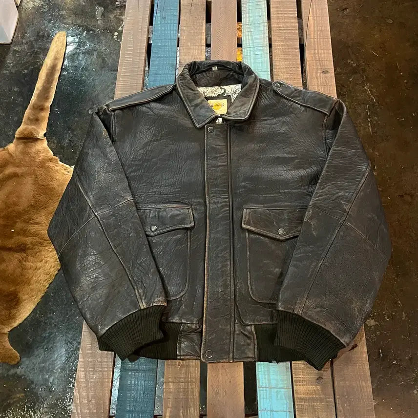 [BUNJANG] Hard Rock Cafe Seoul A2 Flight Jacket / 90s 하드락카페 서울 가죽 A2 플라이트 자켓 Made in Korea