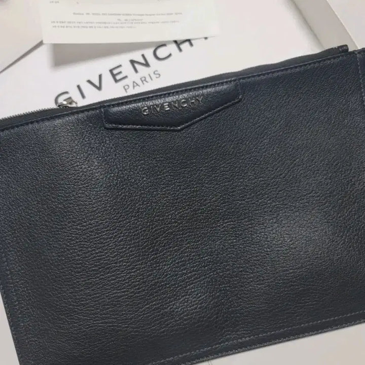 [BUNJANG] Givenchy Antigona Medium Clutch / 지방시 안티고나 미디움클러치 (정품)