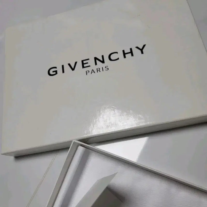 [BUNJANG] Givenchy Antigona Medium Clutch / 지방시 안티고나 미디움클러치 (정품)
