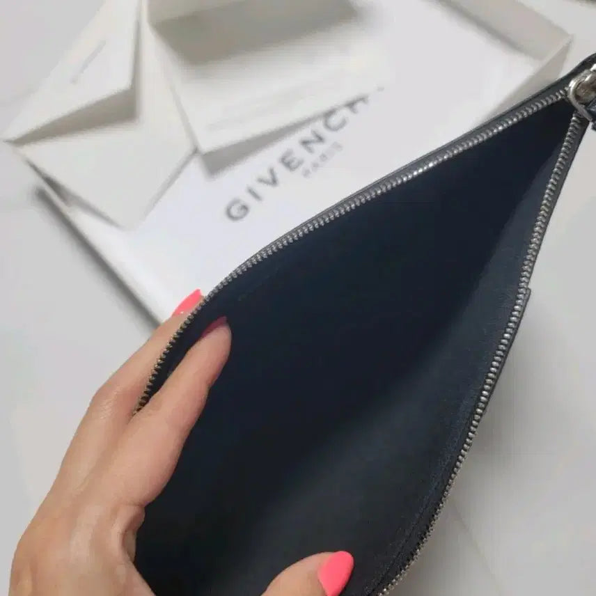 [BUNJANG] Givenchy Antigona Medium Clutch / 지방시 안티고나 미디움클러치 (정품)