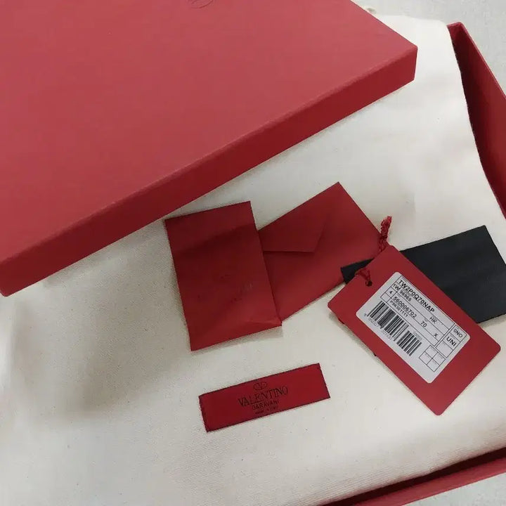 [BUNJANG] Valentino Candystud Clutch / 발렌티노 캔디스터드 클러치.