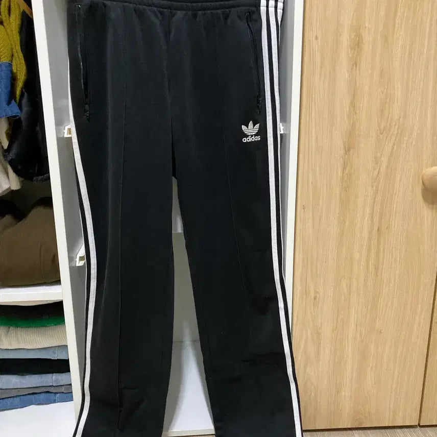 [BUNJANG] Adidas Europa Black L / 아디다스유로파 검정 L