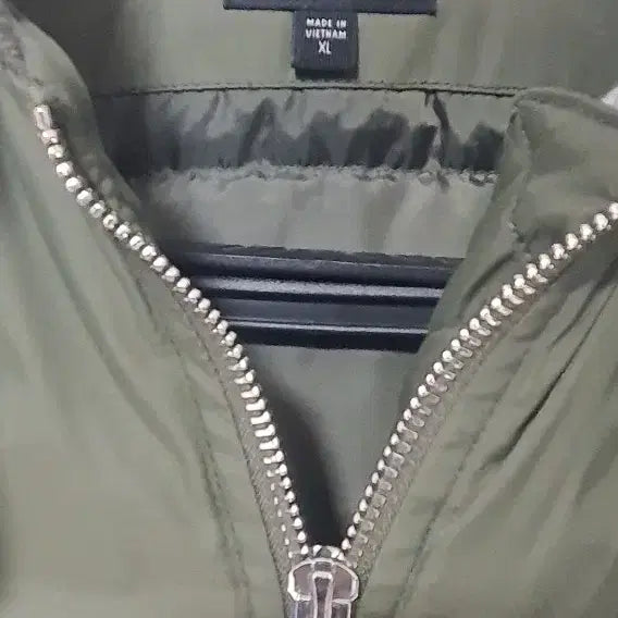 [BUNJANG] GUESS Hooded Down Padded Jacket / 게스 GUESS 후드 다운패딩