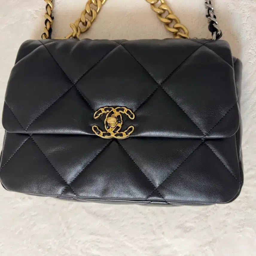 [BUNJANG] CHANEL 19 Large Black Lambskin Handbag / 샤넬19 라지 블랙 램스킨 풀박/현백압구정/전시급 799만원
