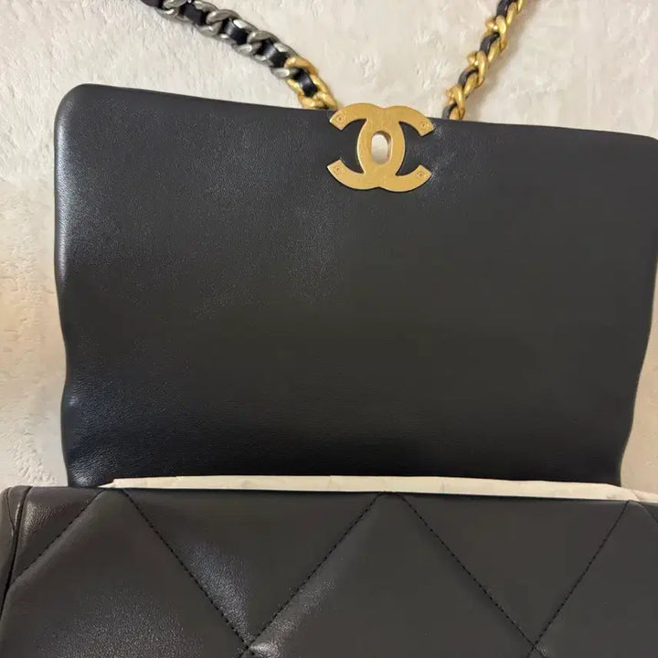 [BUNJANG] CHANEL 19 Large Black Lambskin Handbag / 샤넬19 라지 블랙 램스킨 풀박/현백압구정/전시급 799만원