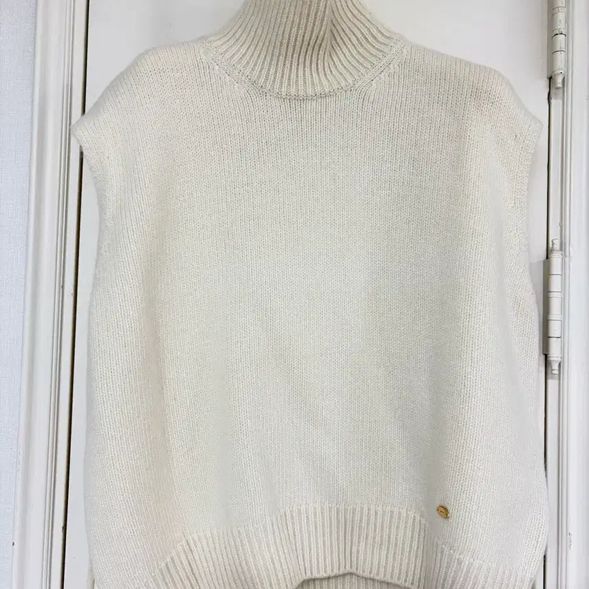 [BUNJANG] UMER Turtleneck Knit Vest / 유메르 터틀넥 니트조끼