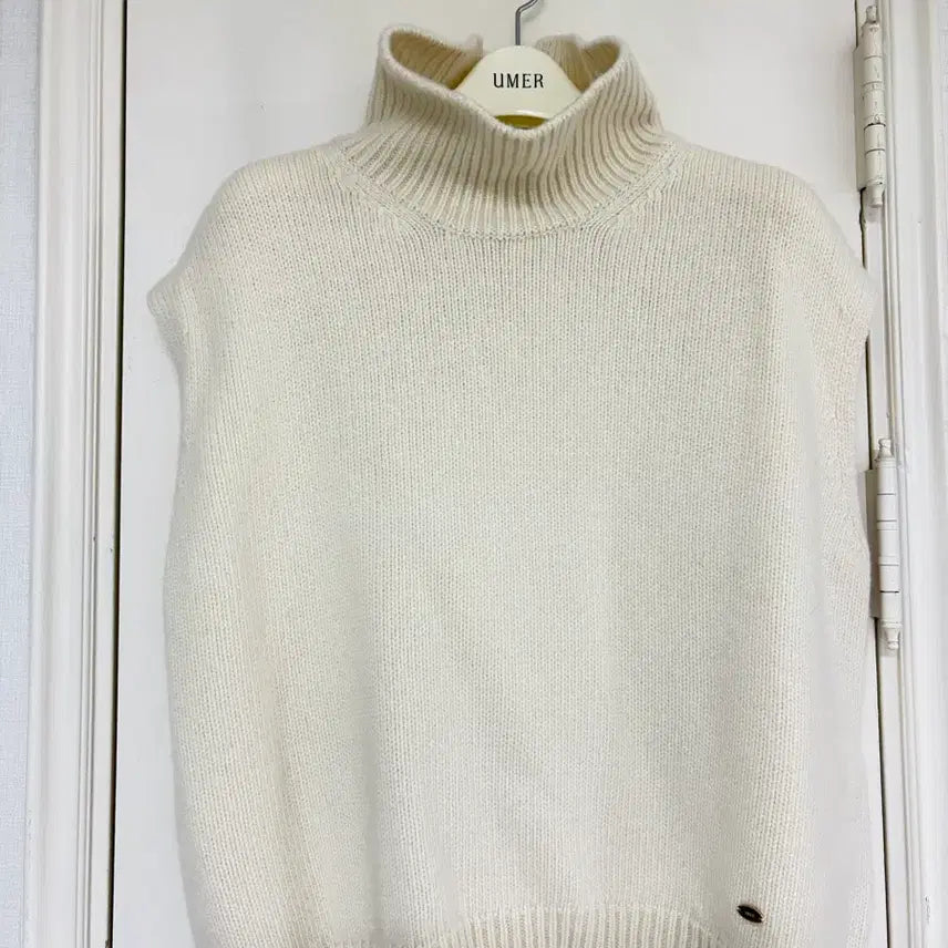 [BUNJANG] UMER Turtleneck Knit Vest / 유메르 터틀넥 니트조끼