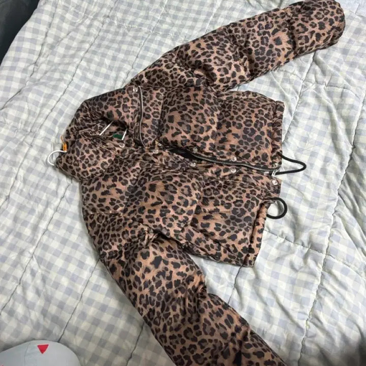 [BUNJANG] Think Plant Leopard Puffer Jacket / 띵크플랜트 레오파드 패딩