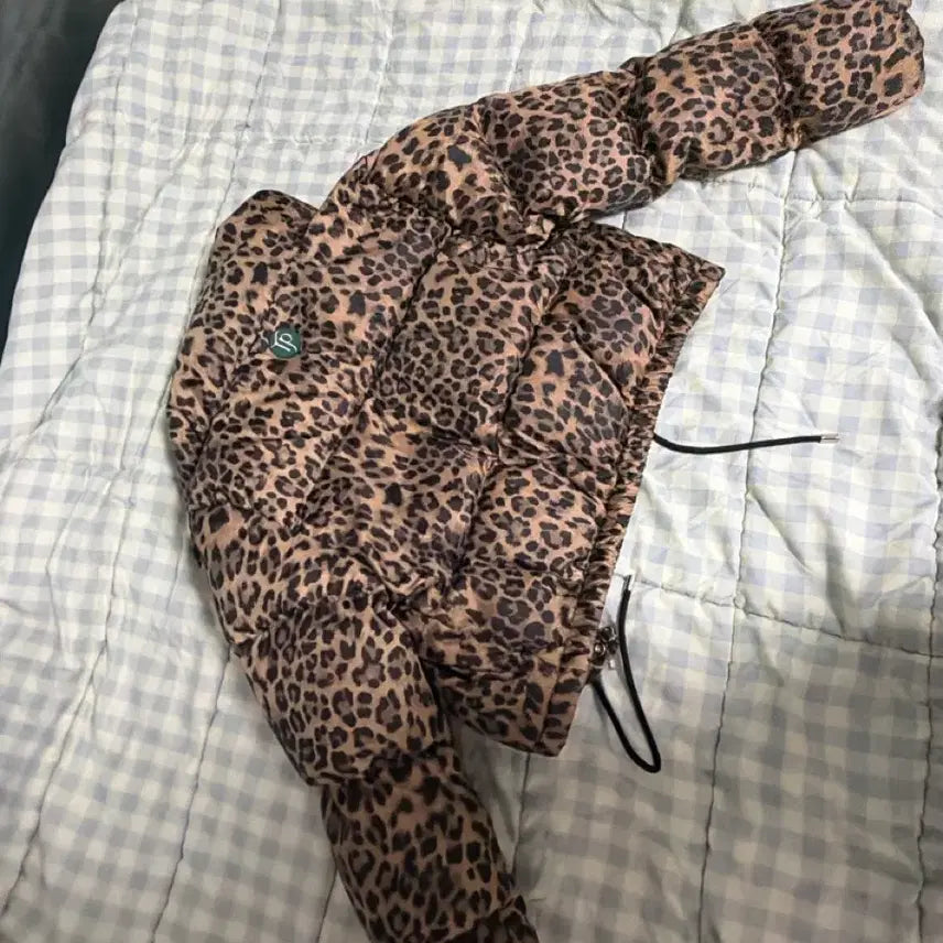 [BUNJANG] Think Plant Leopard Puffer Jacket / 띵크플랜트 레오파드 패딩