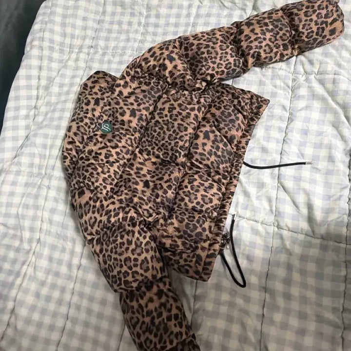 [BUNJANG] Think Plant Leopard Puffer Jacket / 띵크플랜트 레오파드 패딩