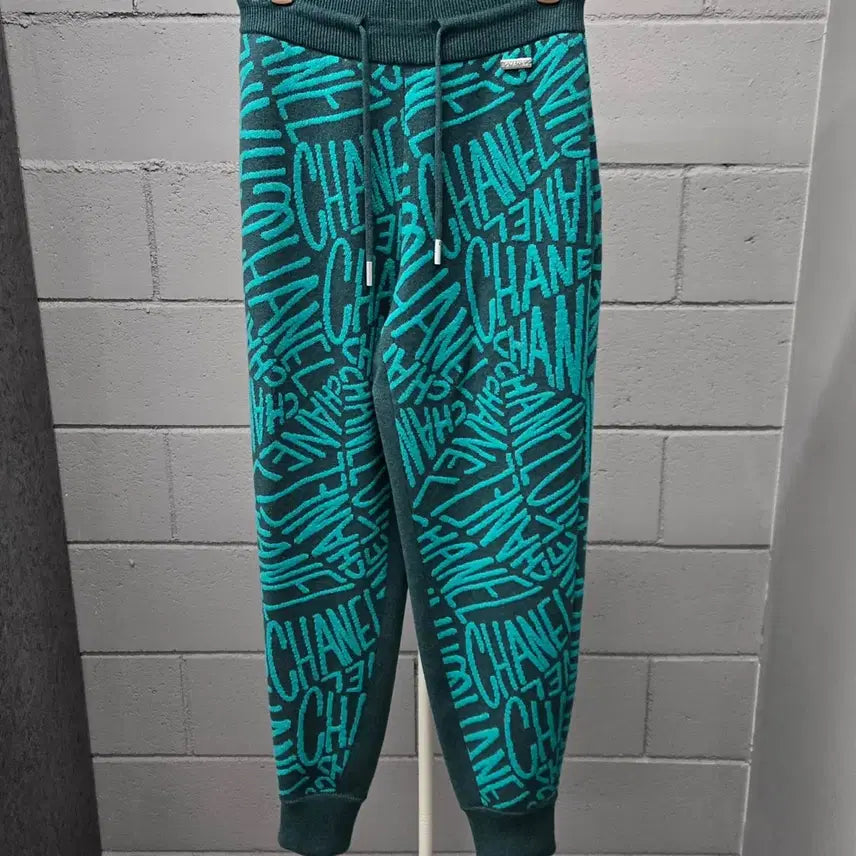 [BUNJANG] Chanel Cashmere Multi-Logo Jogger Pants / { 오버핏 36 / 백화점판 } 샤넬 캐시미어 멀티로고 조거팬츠