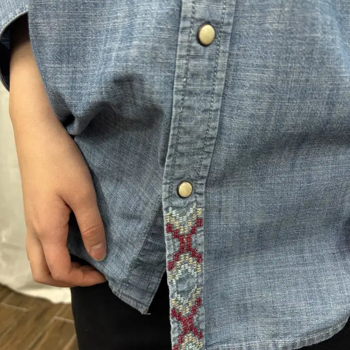[BUNJANG] Zara Embroidered Western Denim Shirt / 자라 자수 웨스턴 데님 셔츠