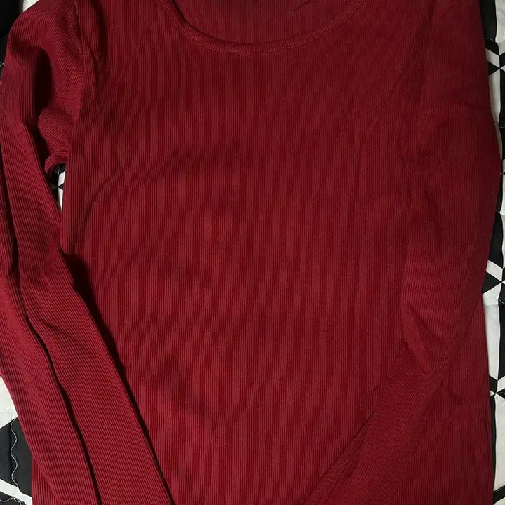 [BUNJANG] Merry From Me Chiz-Tea Basic Long Sleeve (Red) / 메리프롬미 치즈티 긴팔 레드 베이직