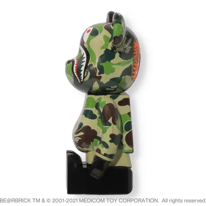 [BUNJANG] BAPE Shark Camo Cleverin Bearbrick Figure / 베이프 샤크 카모 베어브릭 cleverin 한정판 피규어