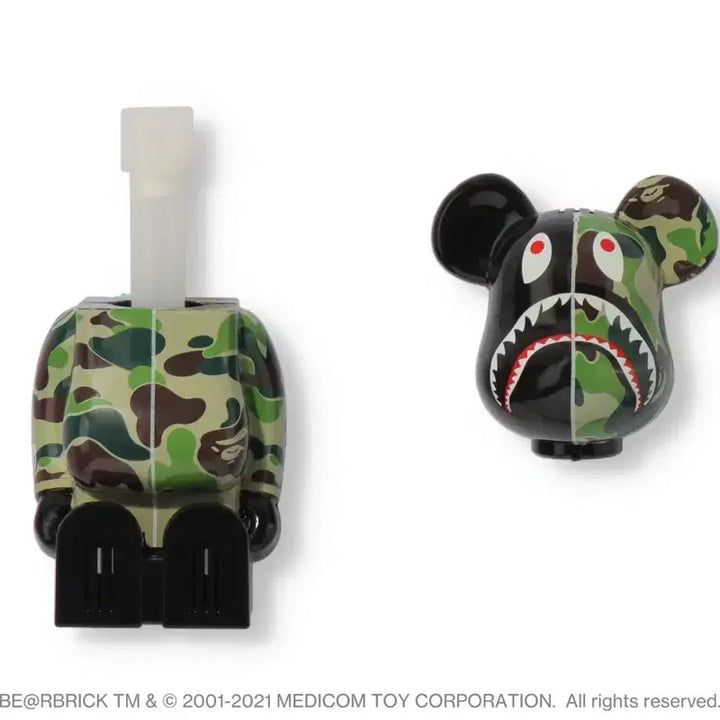 [BUNJANG] BAPE Shark Camo Cleverin Bearbrick Figure / 베이프 샤크 카모 베어브릭 cleverin 한정판 피규어