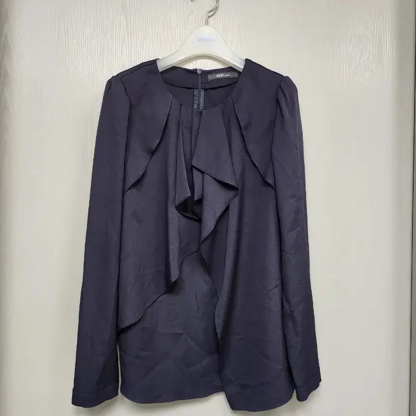 [BUNJANG] SuBI Frill Blouse Navy 55 / SuBI 프릴 블라우스 네이비 55