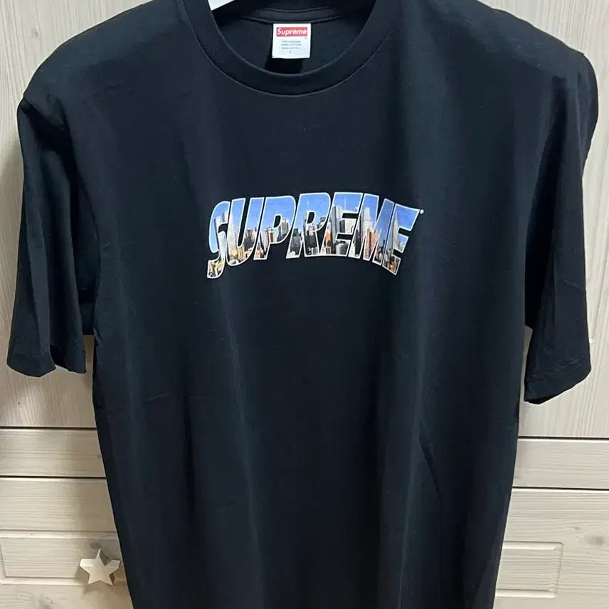 [SOLD OUT] [L 새 상품] 슈프림 고담 반팔 티셔츠 블랙