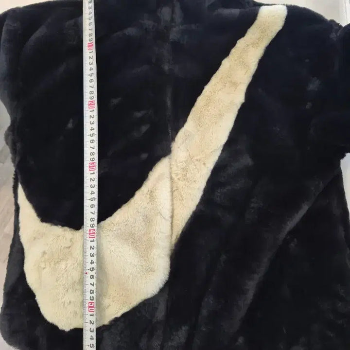 [BUNJANG] Nike Swoosh Black Fur Jacket L / 나이키 스우시 블랙 퍼 자켓 L