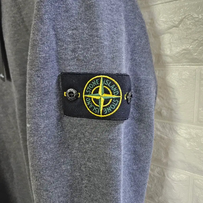 [BUNJANG] Stone Island 63020 Crewneck Sweatshirt Charcoal / 스톤 아일랜드 63020 크루넥 스웨트셔츠 차콜