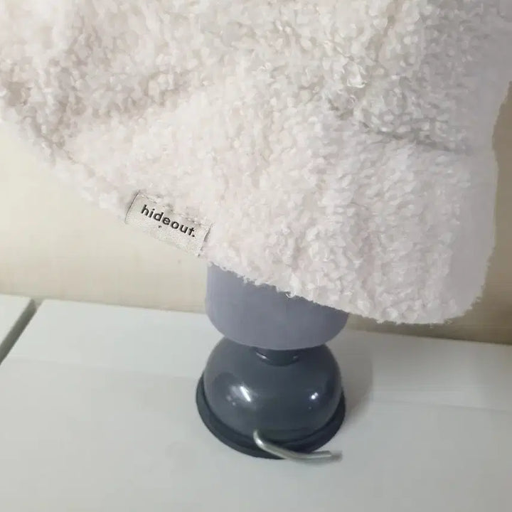 [BUNJANG] Hideout White Bucket Hat / 하이드아웃 뽀글이모자 흰모자 버킷햇 겨울모자 창모자 챙모자